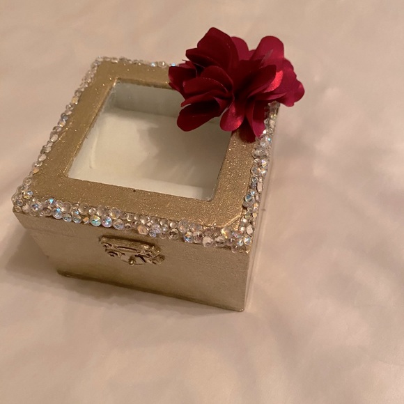 Beautiful ring box - Picture 2 of 2